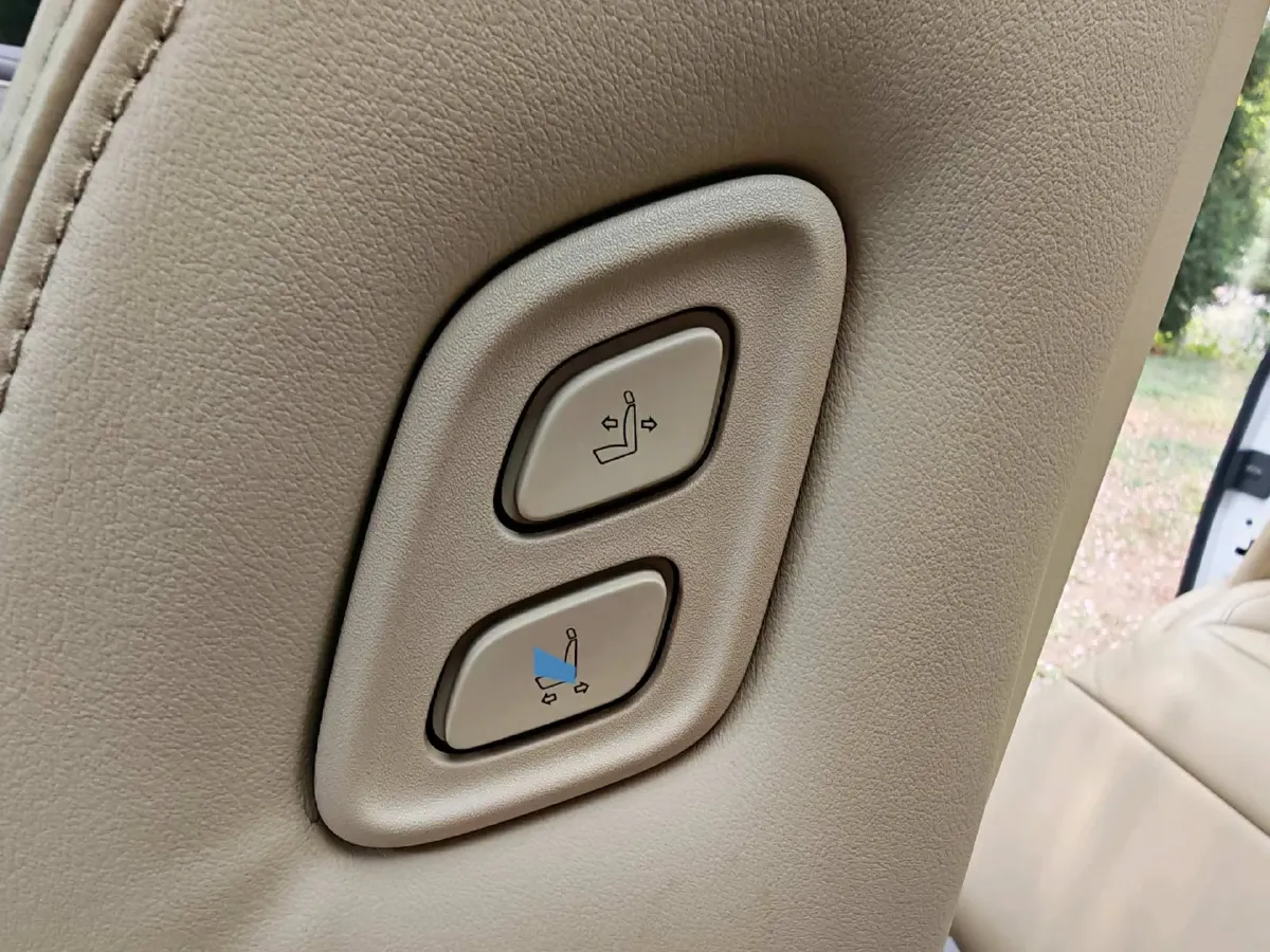 2023 Buick GL8 2.0T 237HP L4 9AT,autocango,china used car exporter,china ev exporter,chinese used car exporter,chinese used ev exporter