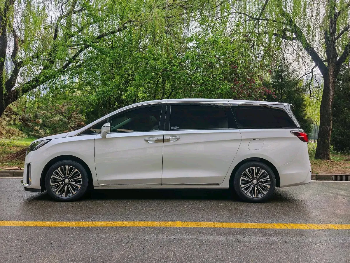 2023 Buick GL8 2.0T 237HP L4 9AT,autocango,china used car exporter,china ev exporter,chinese used car exporter,chinese used ev exporter