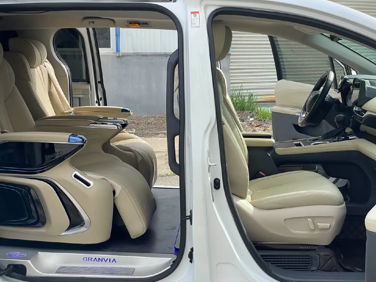 2024 Toyota Granvia 2.5L 189HP L4 E-CVT Hybrid,autocango,china used car exporter,china ev exporter,chinese used car exporter,chinese used ev exporter