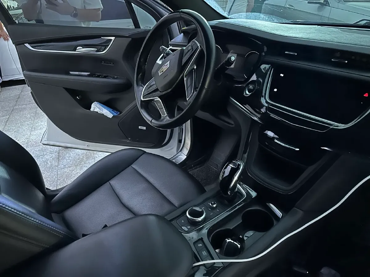 2021 Cadillac XT5 2.0T 237HP L4 9AT,autocango,china used car exporter,china ev exporter,chinese used car exporter,chinese used ev exporter