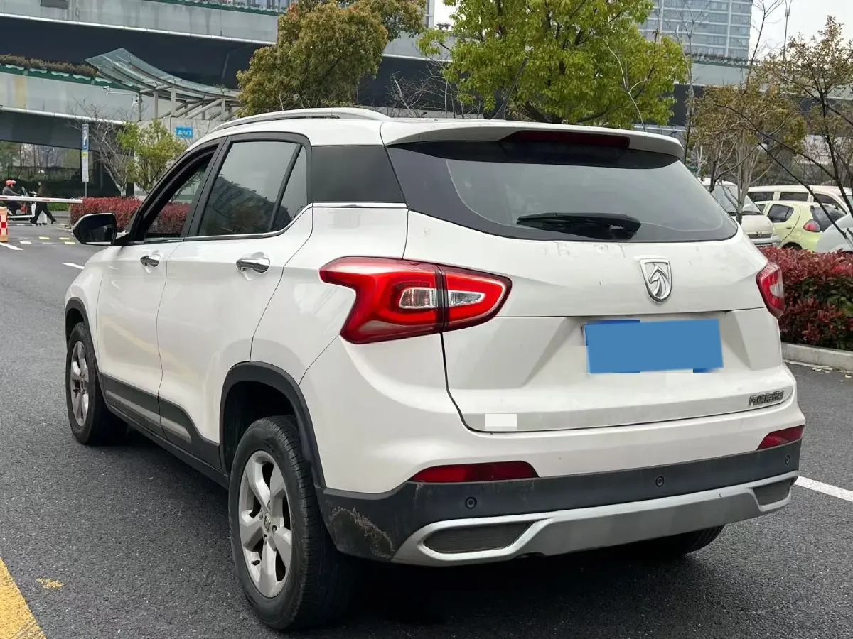 2017 BaoJun 310W 1.5L 105HP L4 6MT,autocango,china used car exporter,china ev exporter,chinese used car exporter,chinese used ev exporter