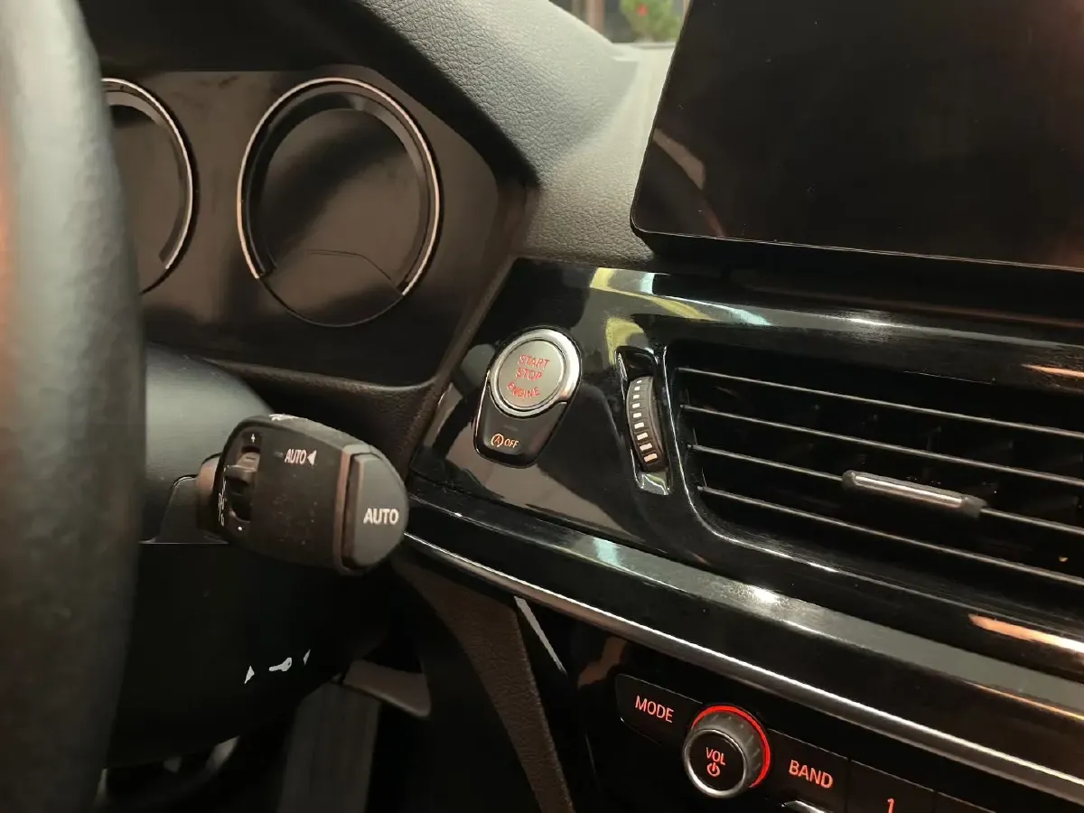 2022 BMW 1 Series 1.5T 140HP L3 7DCT,autocango,china used car exporter,china ev exporter,chinese used car exporter,chinese used ev exporter