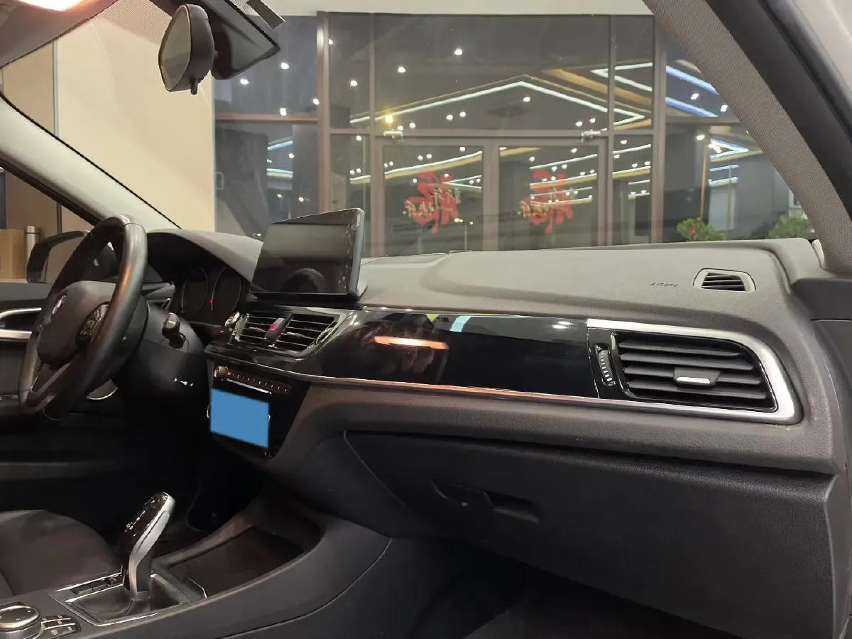 2022 BMW 1 Series 1.5T 140HP L3 7DCT,autocango,china used car exporter,china ev exporter,chinese used car exporter,chinese used ev exporter