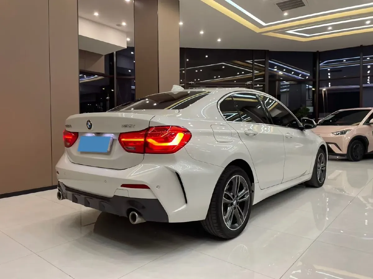 2022 BMW 1 Series 1.5T 140HP L3 7DCT,autocango,china used car exporter,china ev exporter,chinese used car exporter,chinese used ev exporter