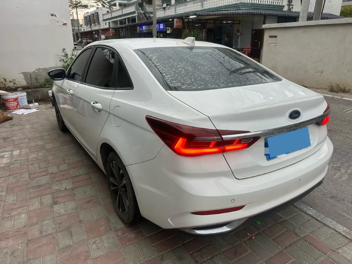 2021 Ford Escort 1.5L 122HP L3 6AT,autocango,china used car exporter,china ev exporter,chinese used car exporter,chinese used ev exporter