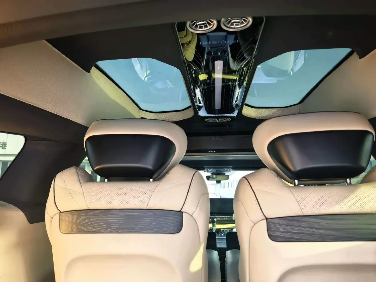 2024 Toyota Sienna 2.5L 189HP L4 E-CVT Hybrid,autocango,china used car exporter,china ev exporter,chinese used car exporter,chinese used ev exporter