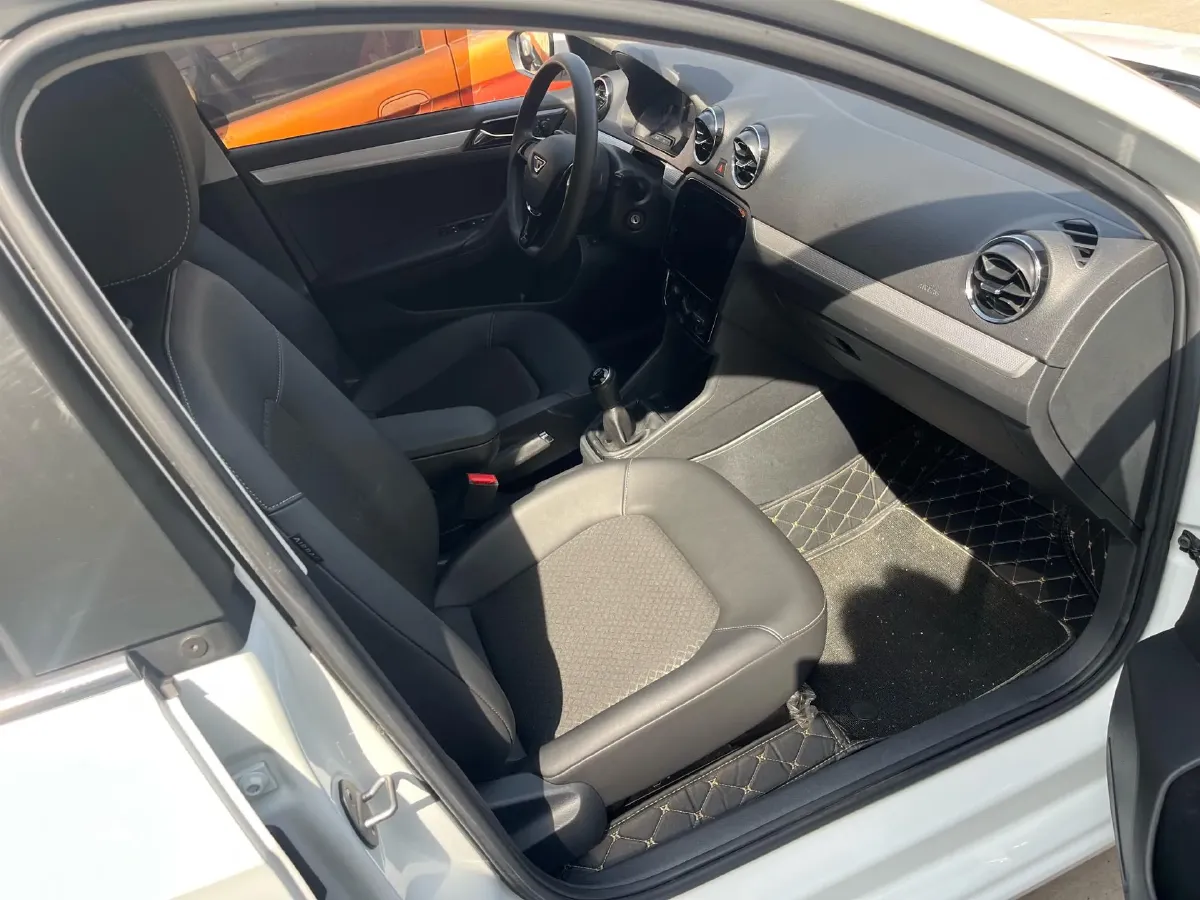 2021 Jetta VA3 1.5L 112HP L4 5MT,autocango,china used car exporter,china ev exporter,chinese used car exporter,chinese used ev exporter