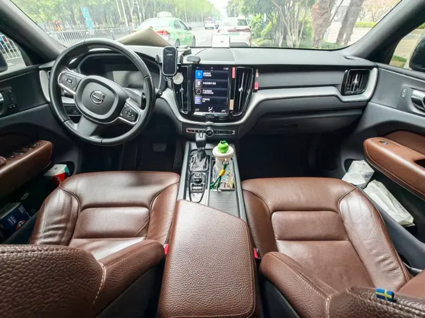 2021 Volvo XC60 2.0T 250HP L4 8AT,autocango,china used car exporter,china ev exporter,chinese used car exporter,chinese used ev exporter