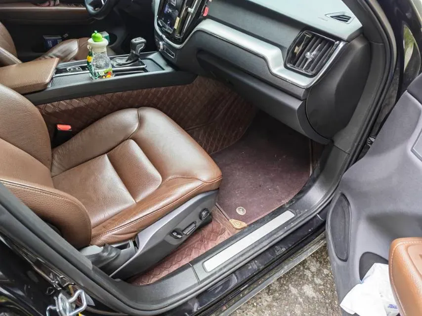 2021 Volvo XC60 2.0T 250HP L4 8AT,autocango,china used car exporter,china ev exporter,chinese used car exporter,chinese used ev exporter