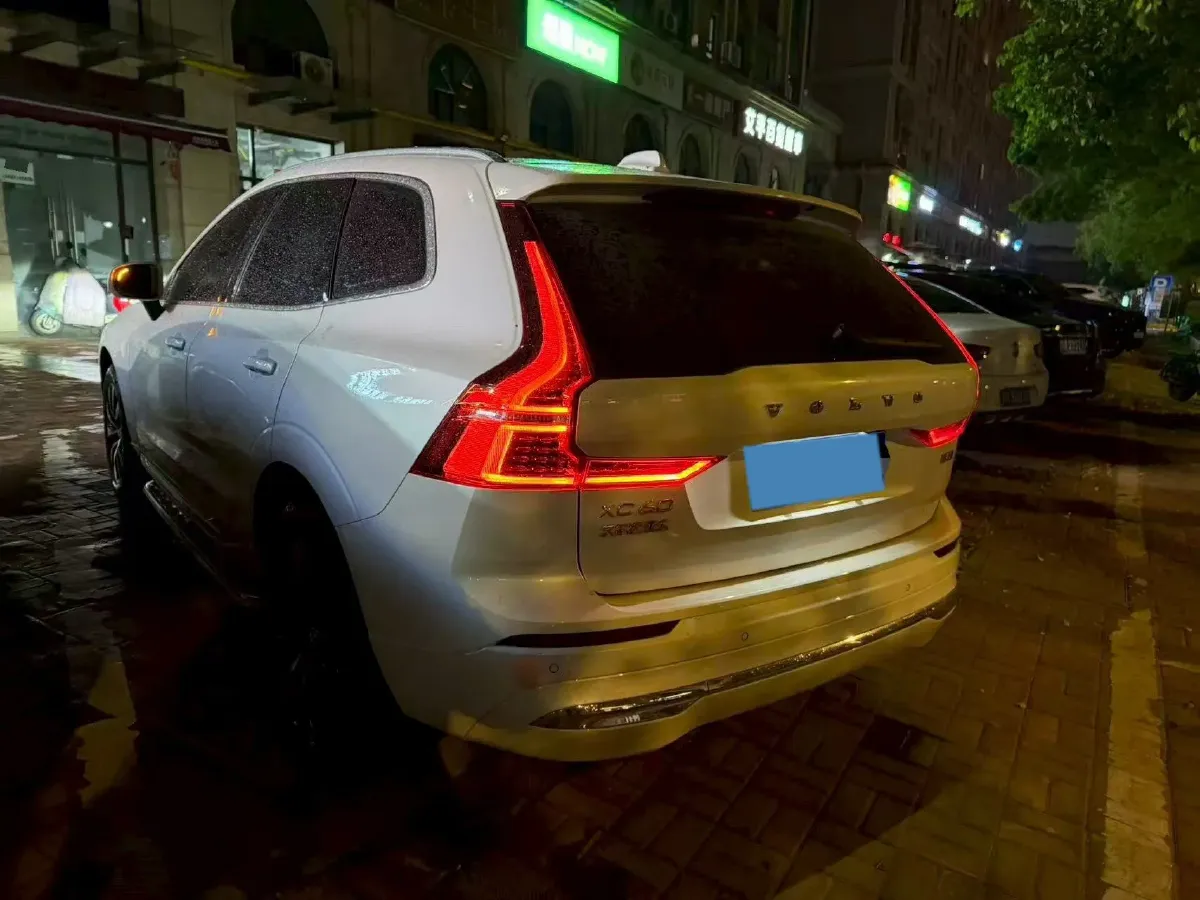 2024 Volvo XC60 2.0T 250HP L4 8AT,autocango,china used car exporter,china ev exporter,chinese used car exporter,chinese used ev exporter