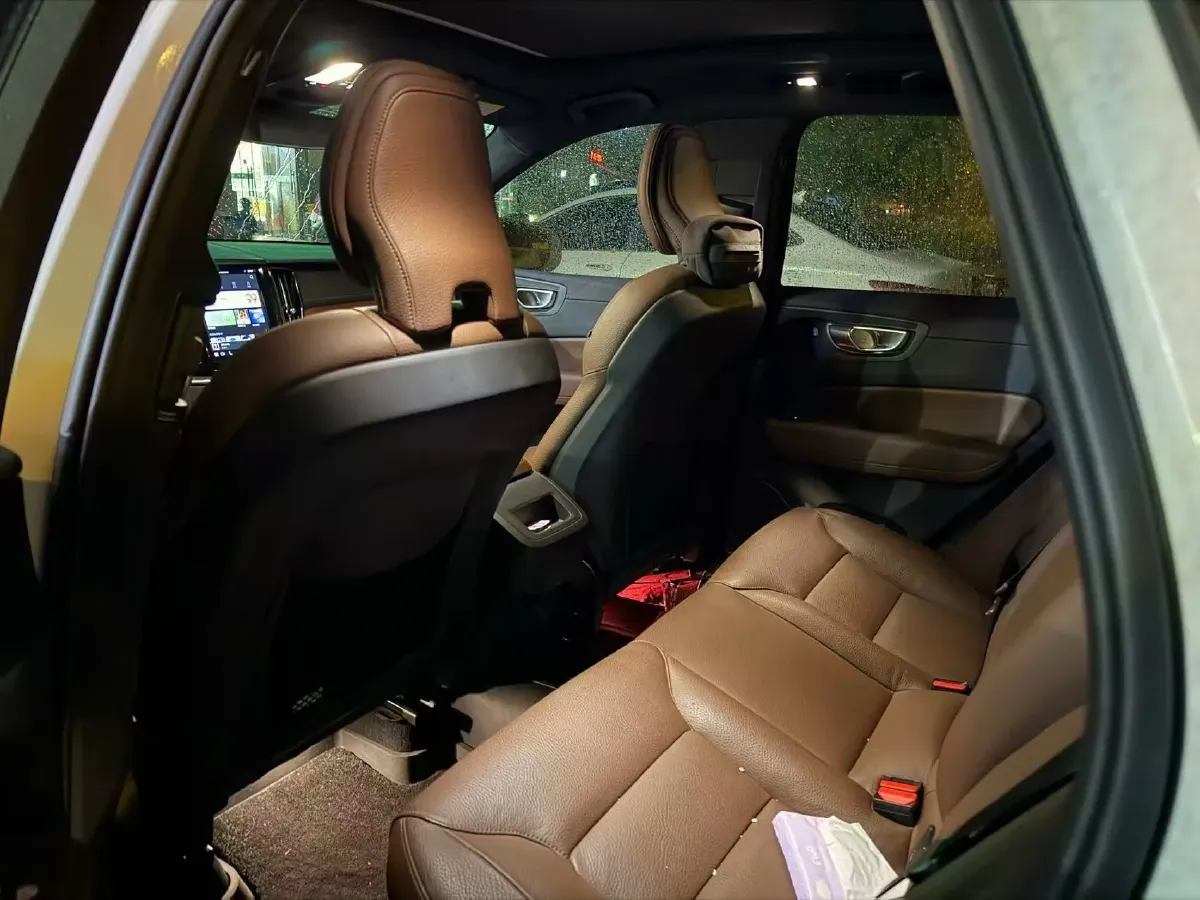 2024 Volvo XC60 2.0T 250HP L4 8AT,autocango,china used car exporter,china ev exporter,chinese used car exporter,chinese used ev exporter