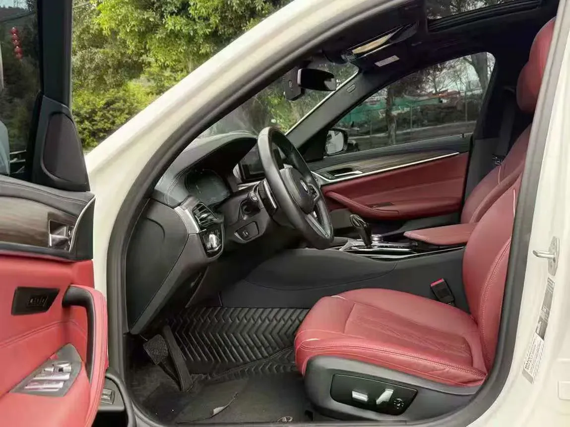 2022 BMW 5 Series 2.0T 252HP L4 8AT,autocango,china used car exporter,china ev exporter,chinese used car exporter,chinese used ev exporter