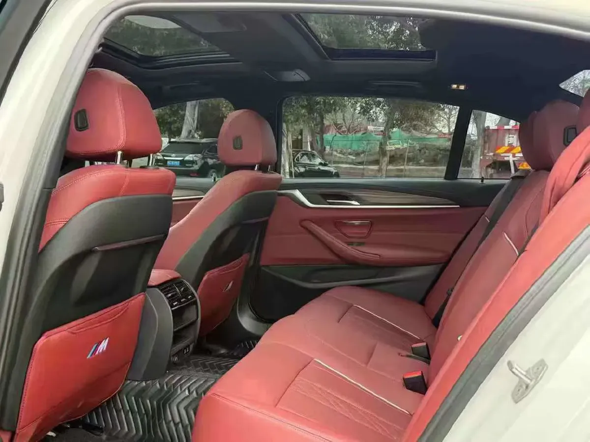 2022 BMW 5 Series 2.0T 252HP L4 8AT,autocango,china used car exporter,china ev exporter,chinese used car exporter,chinese used ev exporter