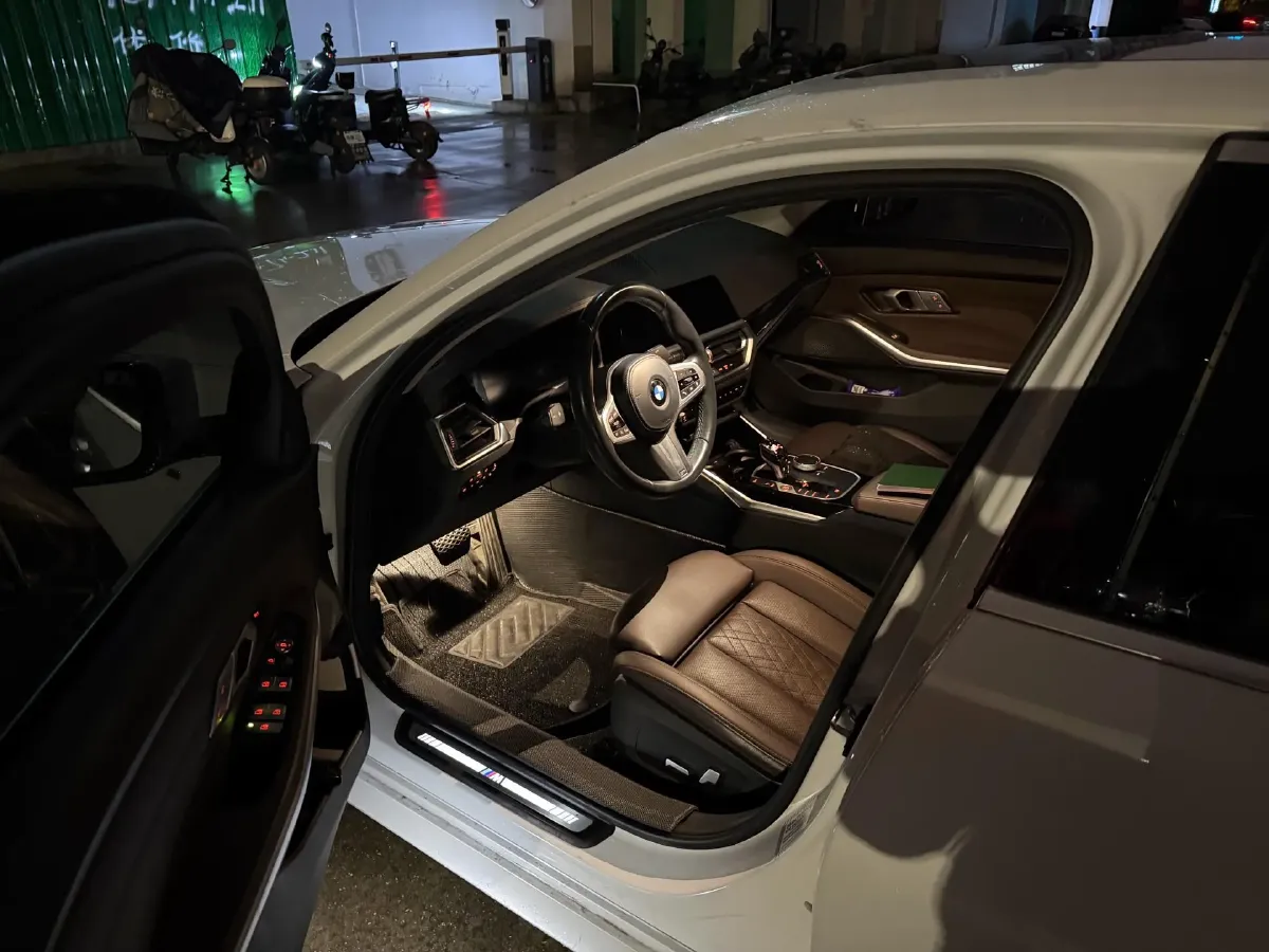 2022 BMW 3 Series 2.0T 156HP L4 8AT,autocango,china used car exporter,china ev exporter,chinese used car exporter,chinese used ev exporter