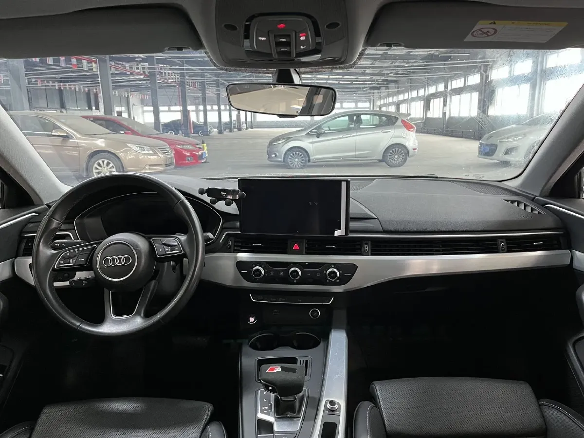 2022 Audi A4L 2.0T 190HP L4 7DCT,autocango,china used car exporter,china ev exporter,chinese used car exporter,chinese used ev exporter