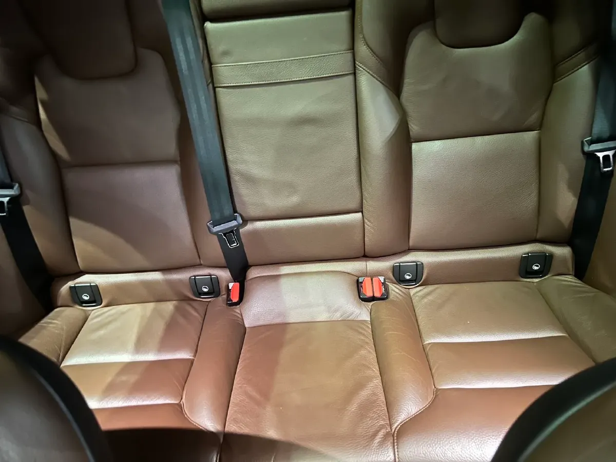 2020 Volvo XC60 2.0T 254HP L4 8AT,autocango,china used car exporter,china ev exporter,chinese used car exporter,chinese used ev exporter