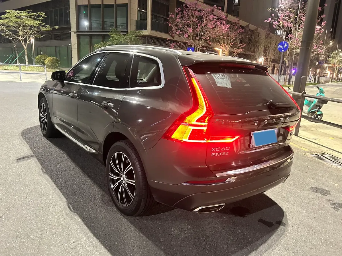 2020 Volvo XC60 2.0T 254HP L4 8AT,autocango,china used car exporter,china ev exporter,chinese used car exporter,chinese used ev exporter