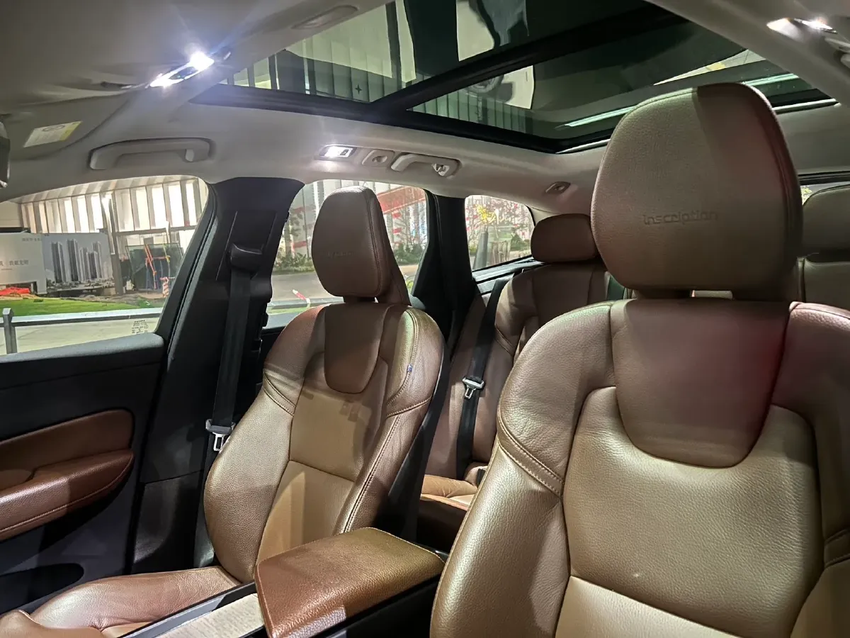 2020 Volvo XC60 2.0T 254HP L4 8AT,autocango,china used car exporter,china ev exporter,chinese used car exporter,chinese used ev exporter