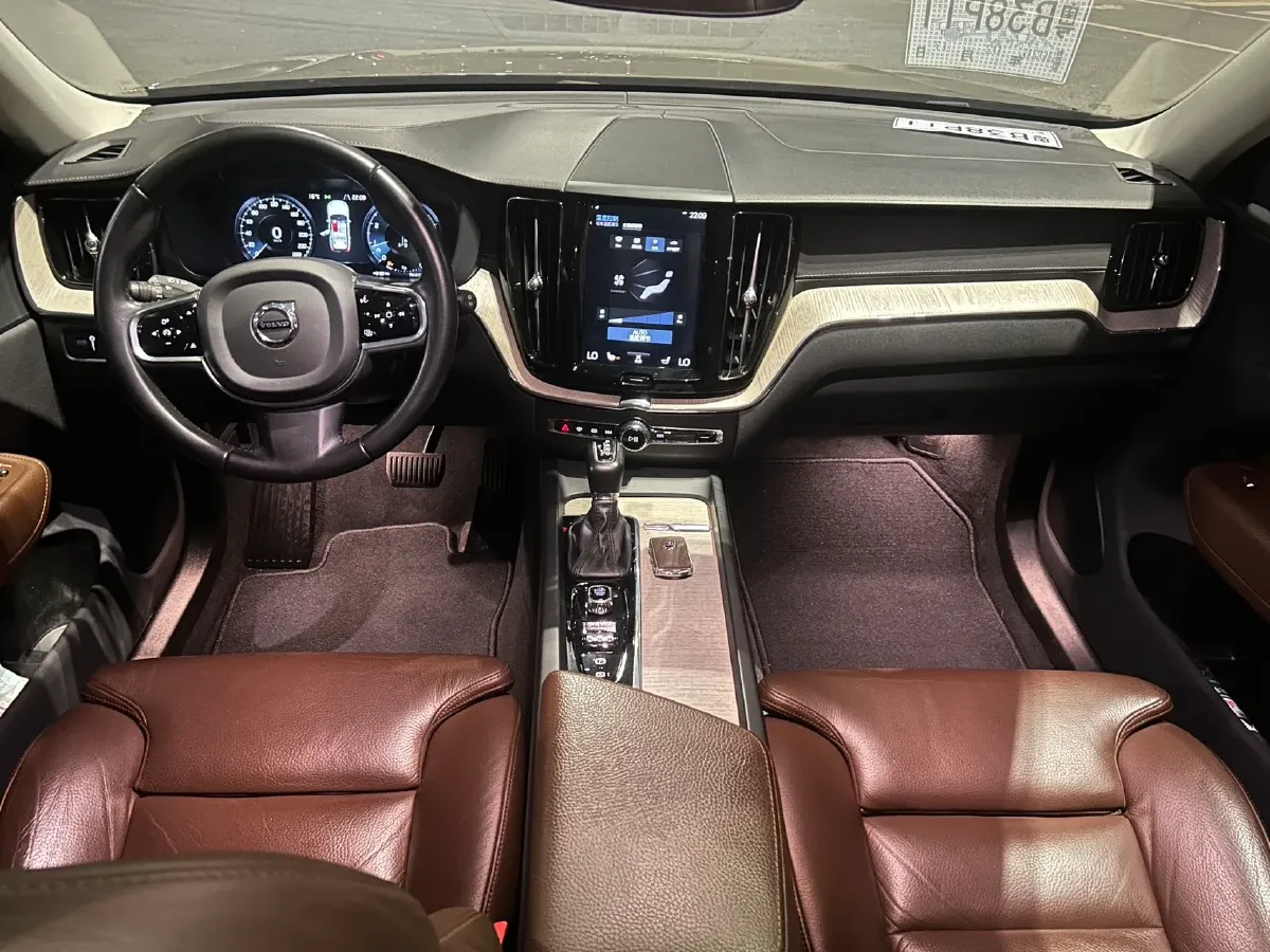 2020 Volvo XC60 2.0T 254HP L4 8AT,autocango,china used car exporter,china ev exporter,chinese used car exporter,chinese used ev exporter