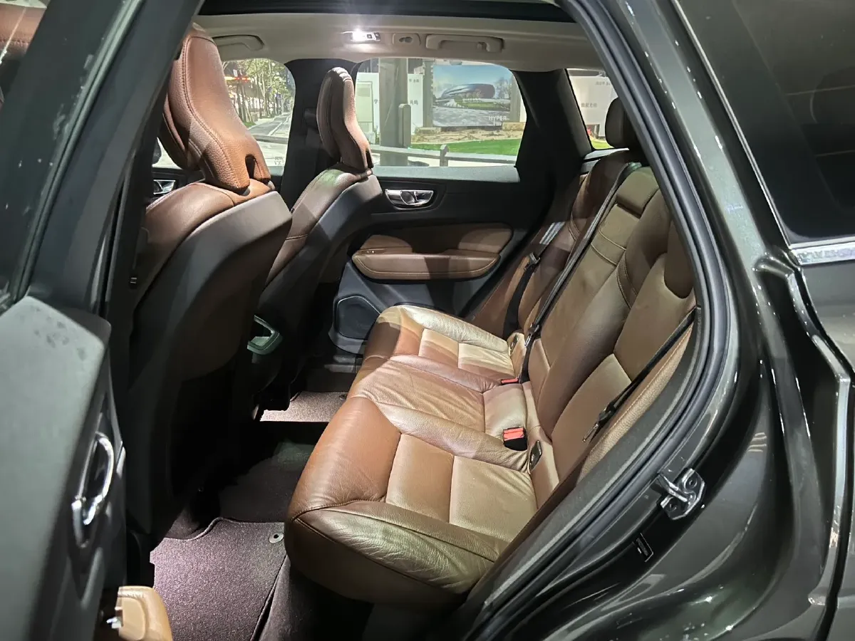 2020 Volvo XC60 2.0T 254HP L4 8AT,autocango,china used car exporter,china ev exporter,chinese used car exporter,chinese used ev exporter