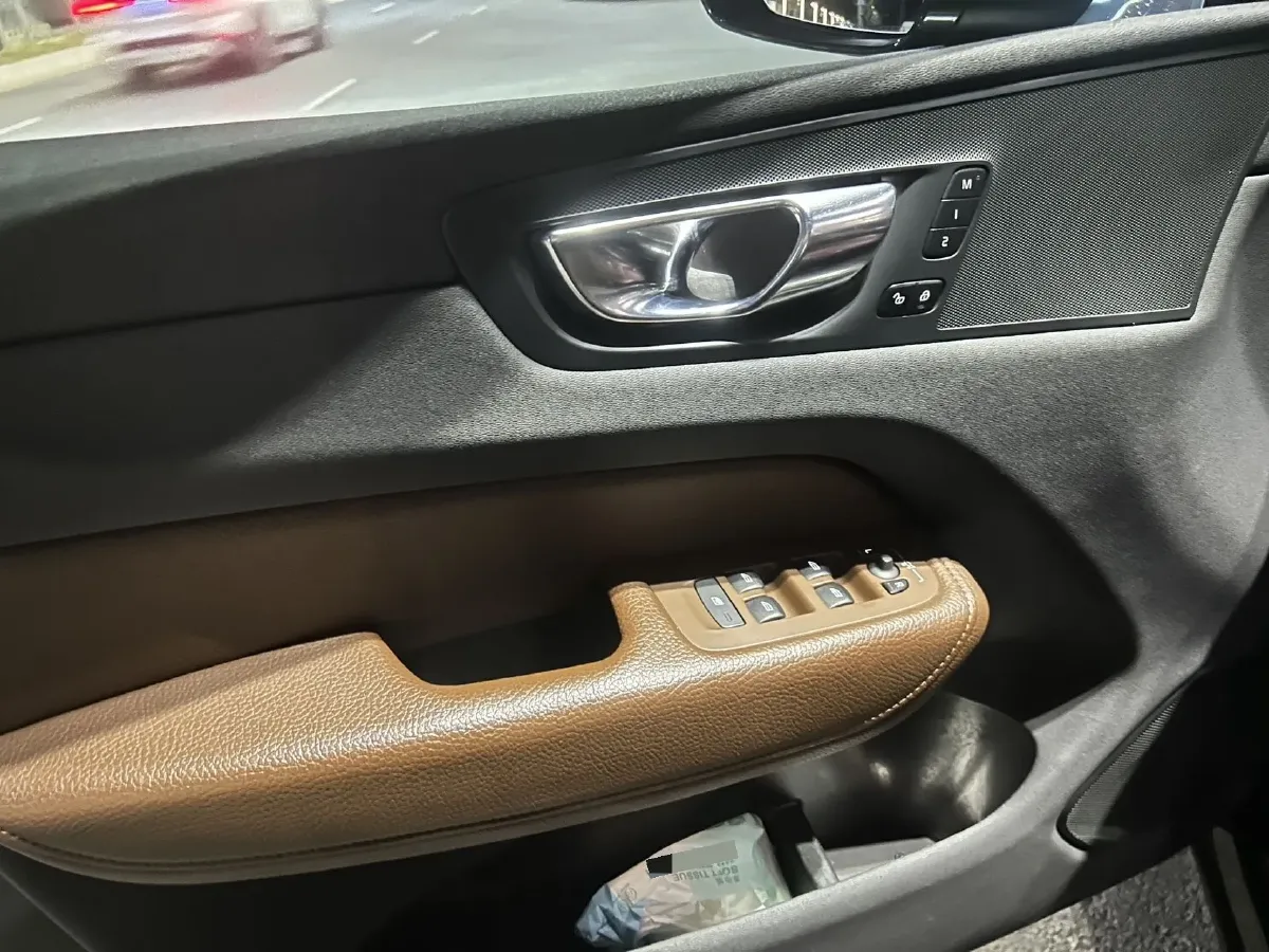 2020 Volvo XC60 2.0T 254HP L4 8AT,autocango,china used car exporter,china ev exporter,chinese used car exporter,chinese used ev exporter