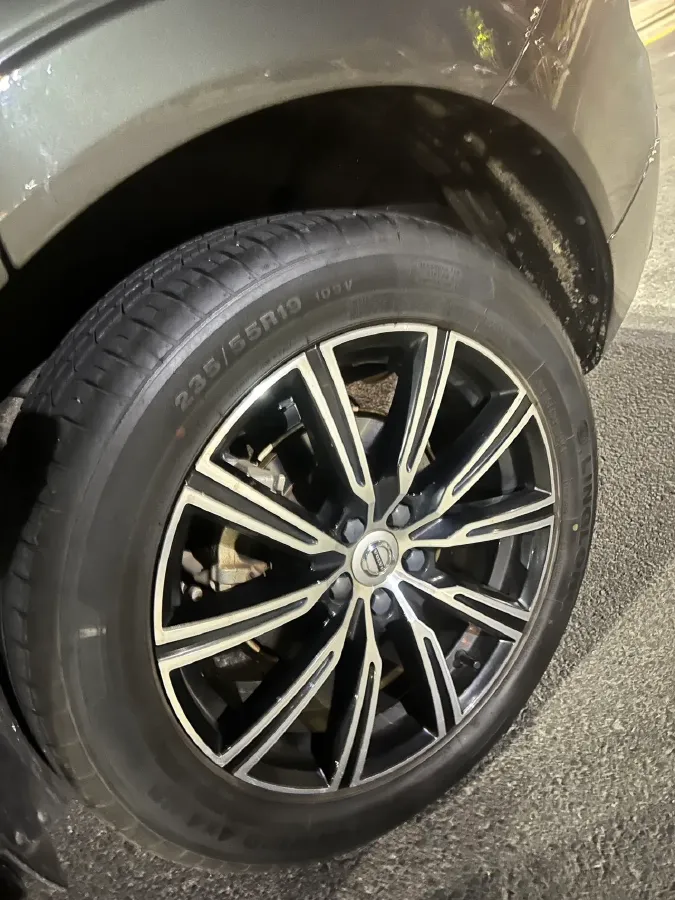 2020 Volvo XC60 2.0T 254HP L4 8AT,autocango,china used car exporter,china ev exporter,chinese used car exporter,chinese used ev exporter