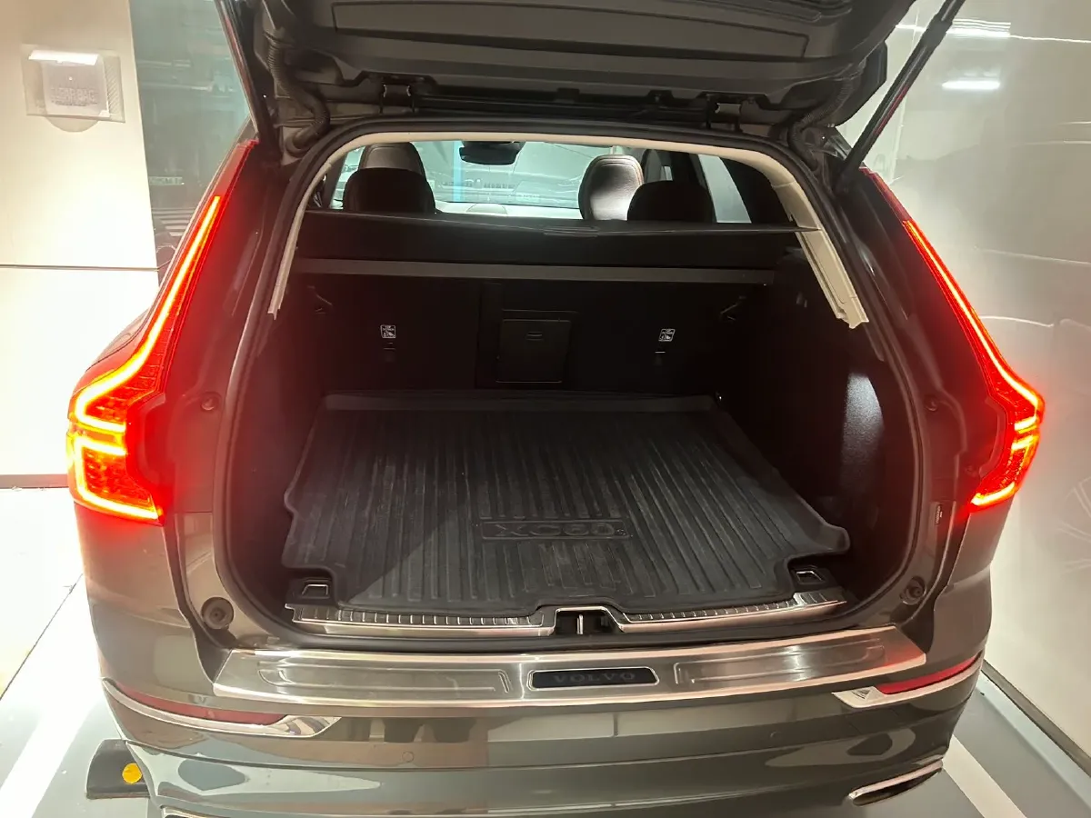 2020 Volvo XC60 2.0T 254HP L4 8AT,autocango,china used car exporter,china ev exporter,chinese used car exporter,chinese used ev exporter