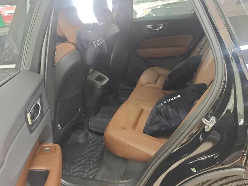 2024 Volvo XC60 2.0T 250HP L4 8AT,autocango,china used car exporter,china ev exporter,chinese used car exporter,chinese used ev exporter