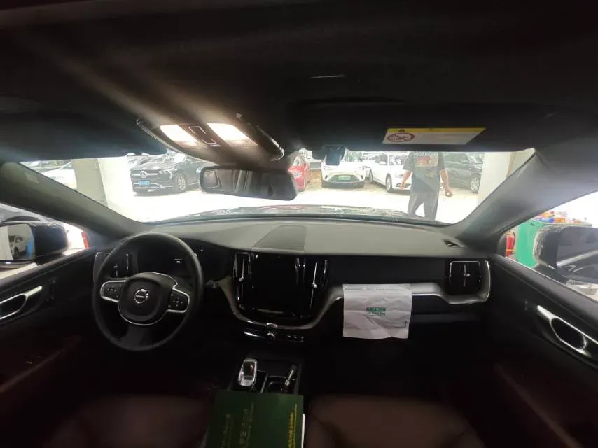 2024 Volvo XC60 2.0T 250HP L4 8AT,autocango,china used car exporter,china ev exporter,chinese used car exporter,chinese used ev exporter