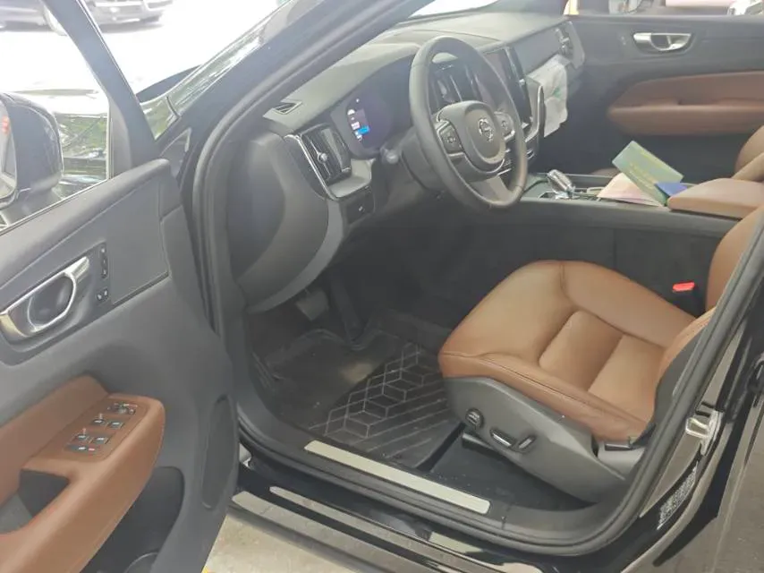 2024 Volvo XC60 2.0T 250HP L4 8AT,autocango,china used car exporter,china ev exporter,chinese used car exporter,chinese used ev exporter