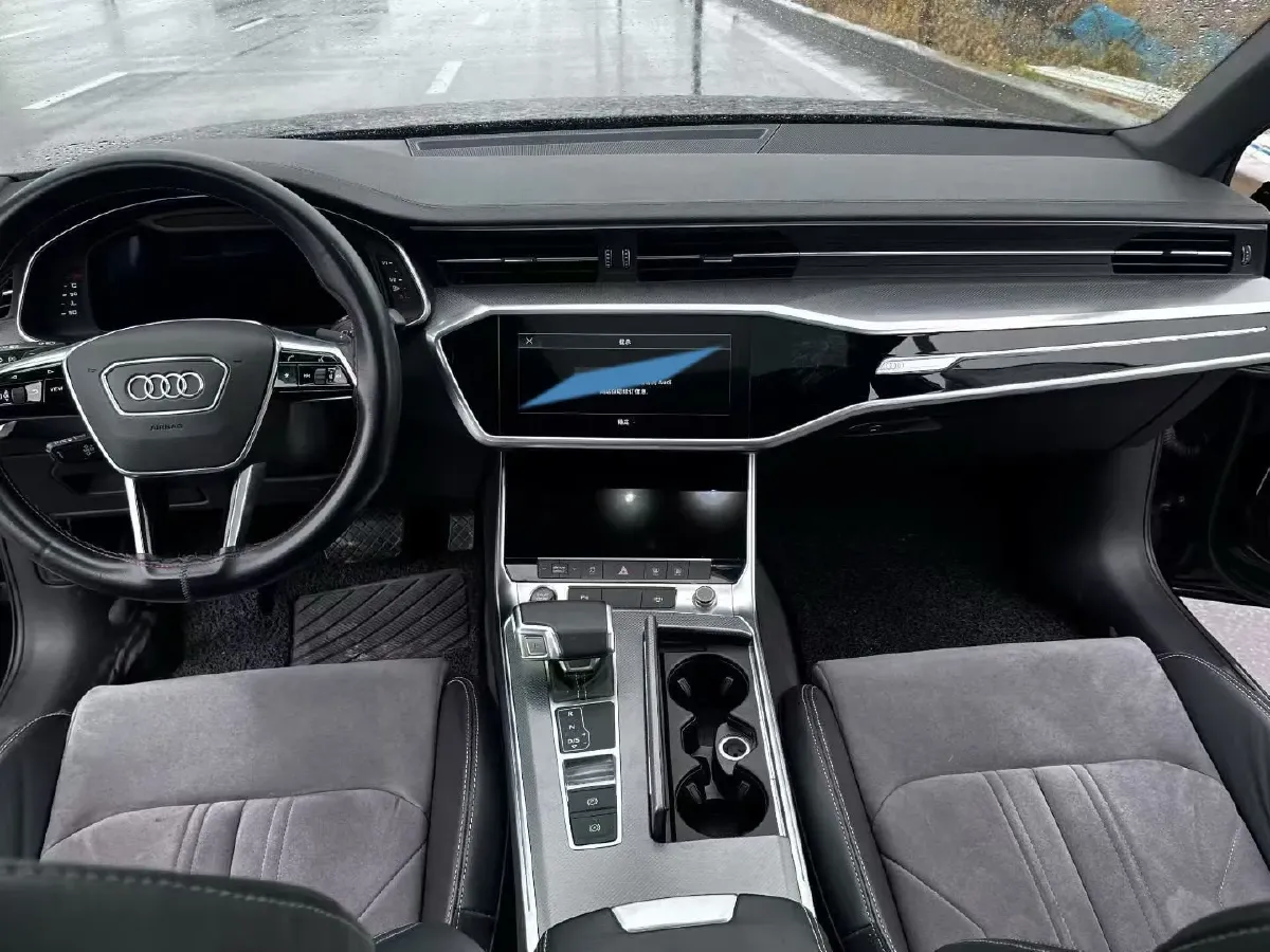 2022 Audi A6L 2.0T 224HP L4 7DCT,autocango,china used car exporter,china ev exporter,chinese used car exporter,chinese used ev exporter