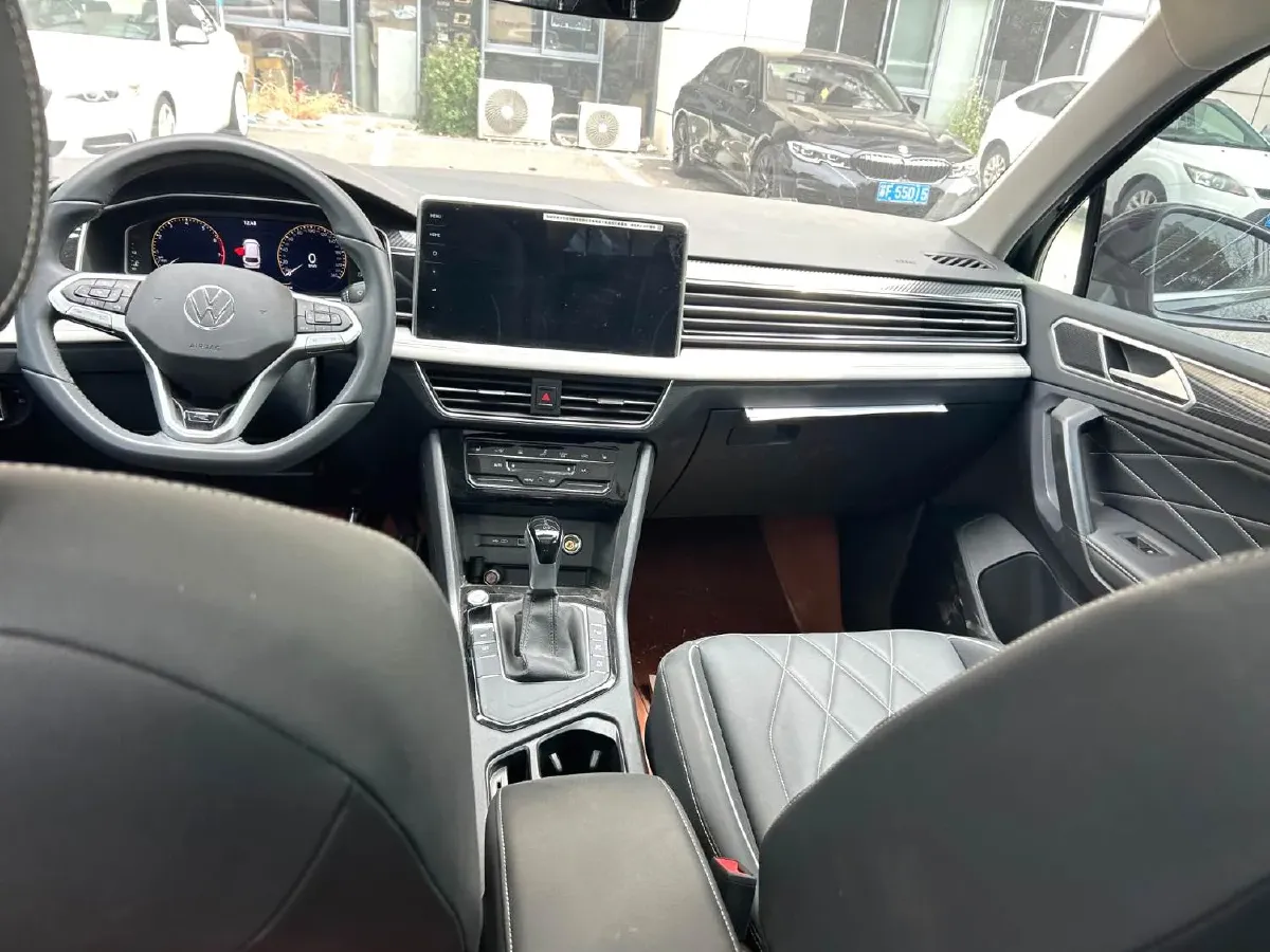 2025 Volkswagen Tiguan L 2.0T 186HP L4 7DCT,autocango,china used car exporter,china ev exporter,chinese used car exporter,chinese used ev exporter