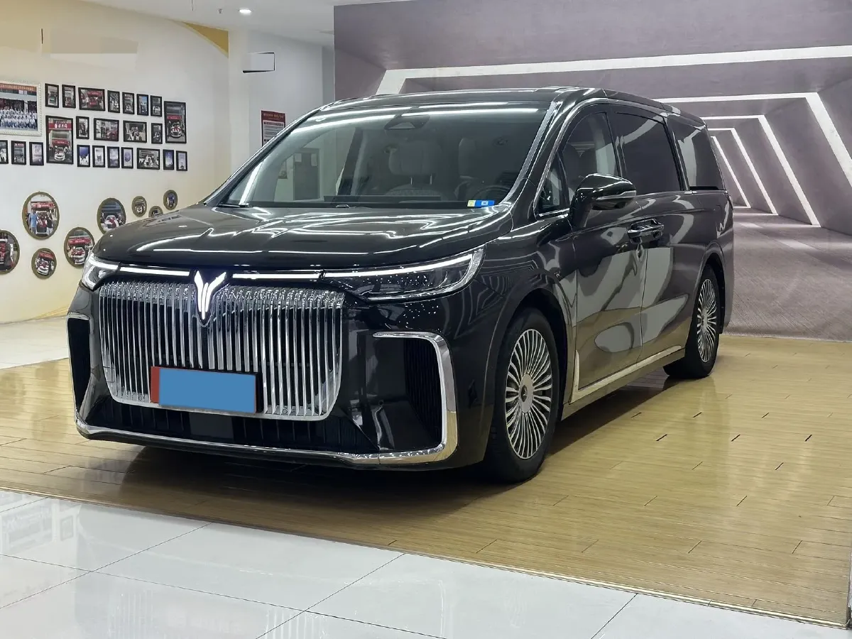 2025 Voyah Dream 1.5T 150HP L4 PHEV 41.7KWH,autocango,china used car exporter,china ev exporter,chinese used car exporter,chinese used ev exporter