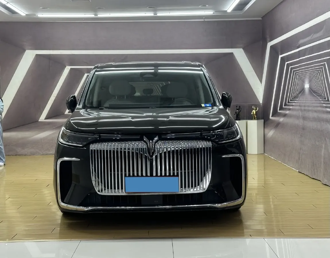 2025 Voyah Dream 1.5T 150HP L4 PHEV 41.7KWH,autocango,china used car exporter,china ev exporter,chinese used car exporter,chinese used ev exporter
