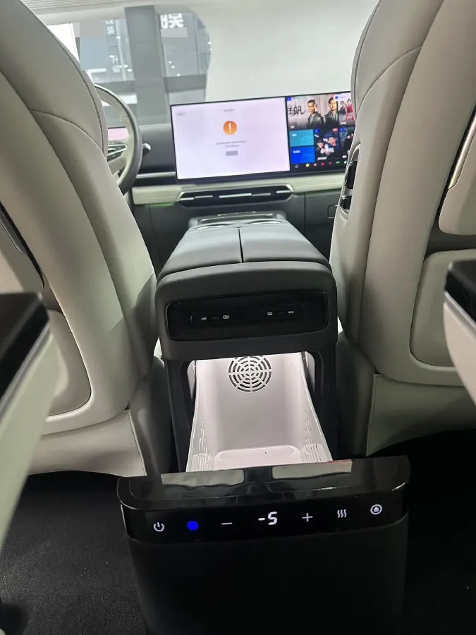 2025 Voyah Dream 1.5T 150HP L4 PHEV 41.7KWH,autocango,china used car exporter,china ev exporter,chinese used car exporter,chinese used ev exporter