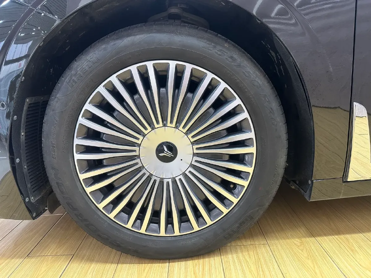 2025 Voyah Dream 1.5T 150HP L4 PHEV 41.7KWH,autocango,china used car exporter,china ev exporter,chinese used car exporter,chinese used ev exporter