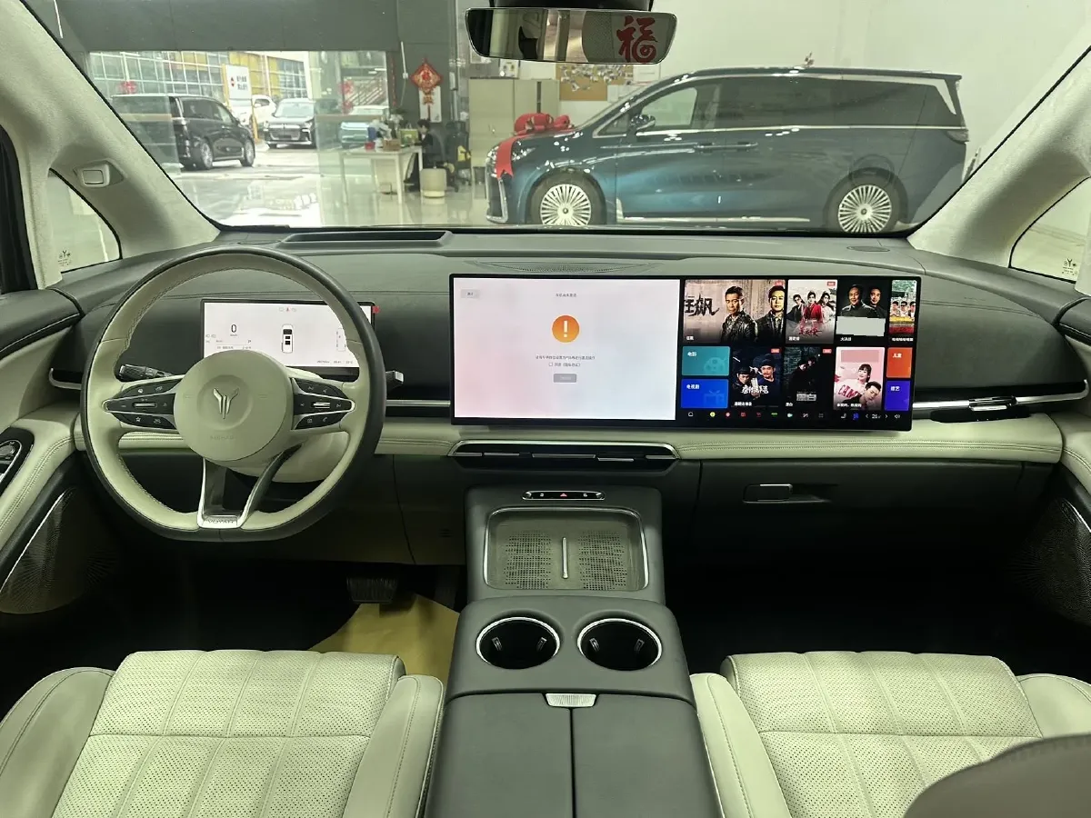 2025 Voyah Dream 1.5T 150HP L4 PHEV 41.7KWH,autocango,china used car exporter,china ev exporter,chinese used car exporter,chinese used ev exporter