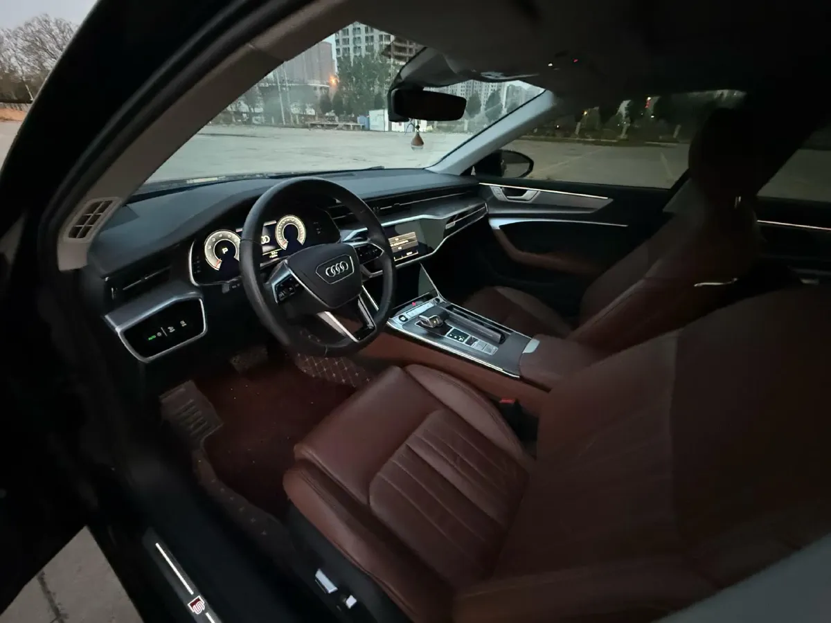 2024 Audi A6L 2.0T 245HP L4 7DCT,autocango,china used car exporter,china ev exporter,chinese used car exporter,chinese used ev exporter