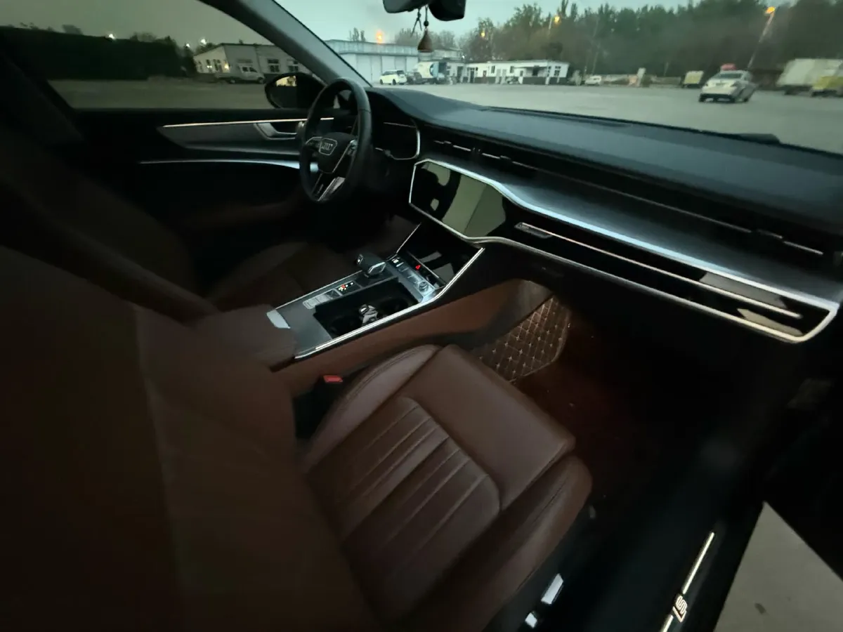 2024 Audi A6L 2.0T 245HP L4 7DCT,autocango,china used car exporter,china ev exporter,chinese used car exporter,chinese used ev exporter