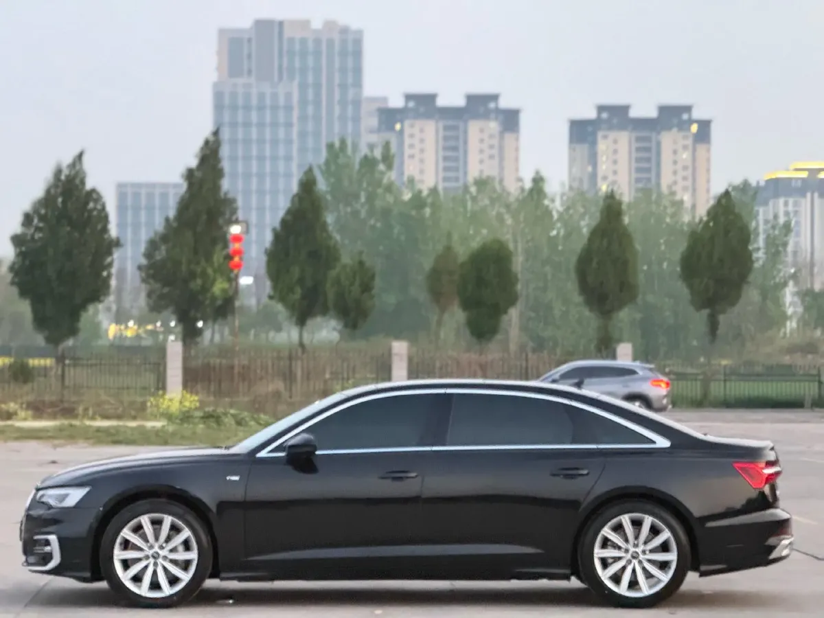 2024 Audi A6L 2.0T 245HP L4 7DCT,autocango,china used car exporter,china ev exporter,chinese used car exporter,chinese used ev exporter