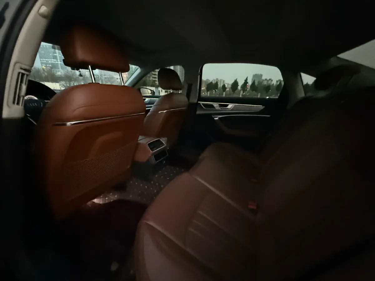 2024 Audi A6L 2.0T 245HP L4 7DCT,autocango,china used car exporter,china ev exporter,chinese used car exporter,chinese used ev exporter