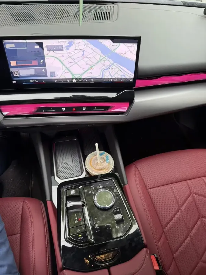 2025 BMW 5 Series 2.0T 190HP L4 8AT,autocango,china used car exporter,china ev exporter,chinese used car exporter,chinese used ev exporter