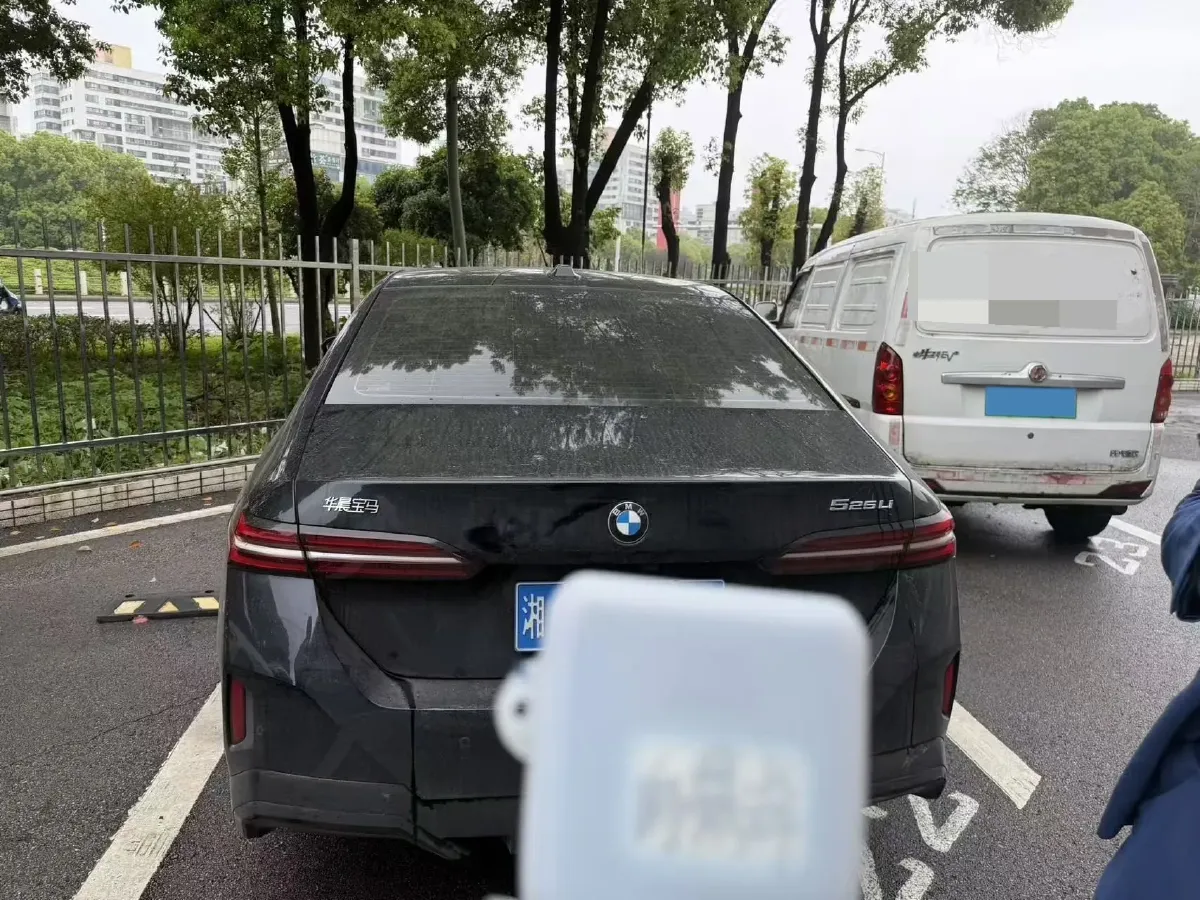 2025 BMW 5 Series 2.0T 190HP L4 8AT,autocango,china used car exporter,china ev exporter,chinese used car exporter,chinese used ev exporter