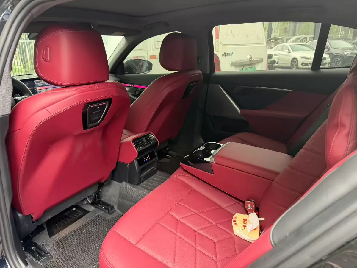 2025 BMW 5 Series 2.0T 190HP L4 8AT,autocango,china used car exporter,china ev exporter,chinese used car exporter,chinese used ev exporter