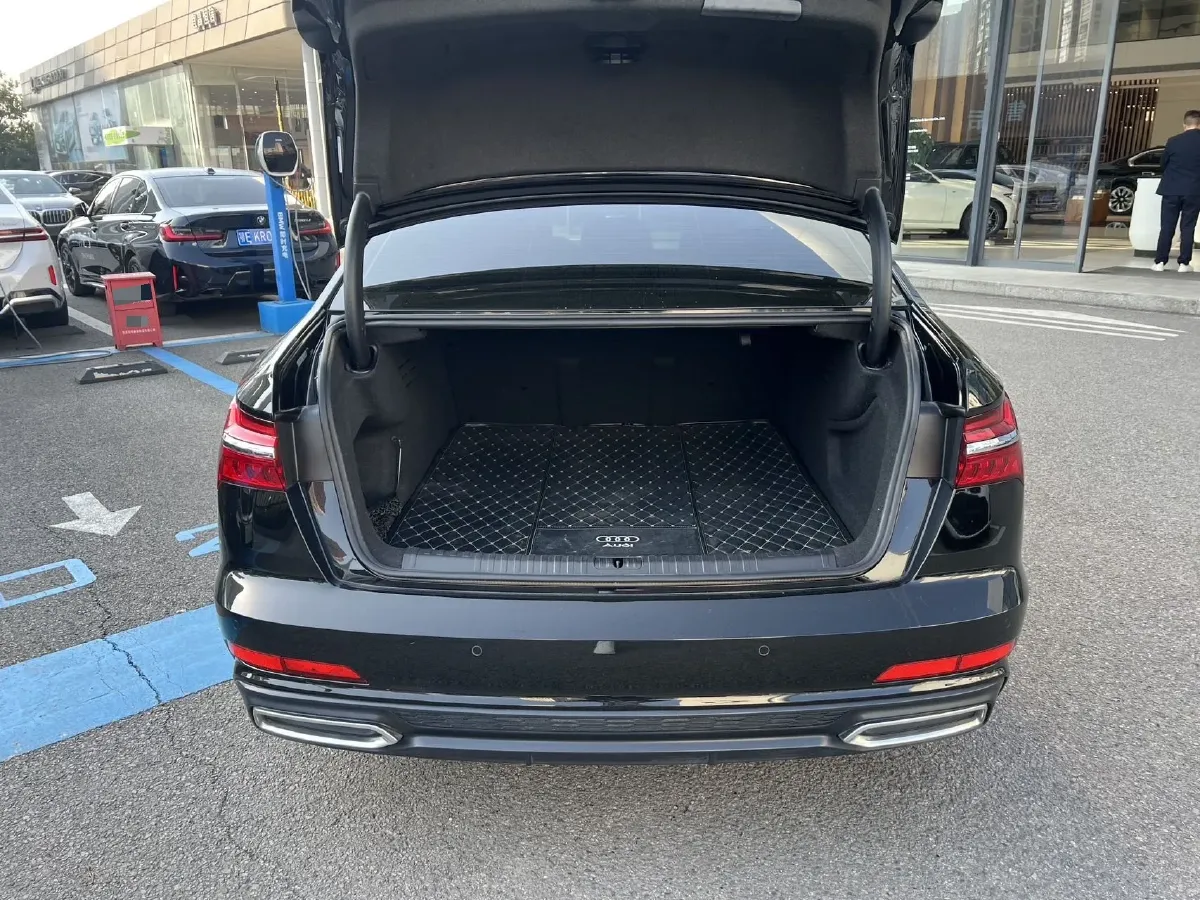 2019 Audi A6L 2.0T 190HP L4 7DCT,autocango,china used car exporter,china ev exporter,chinese used car exporter,chinese used ev exporter