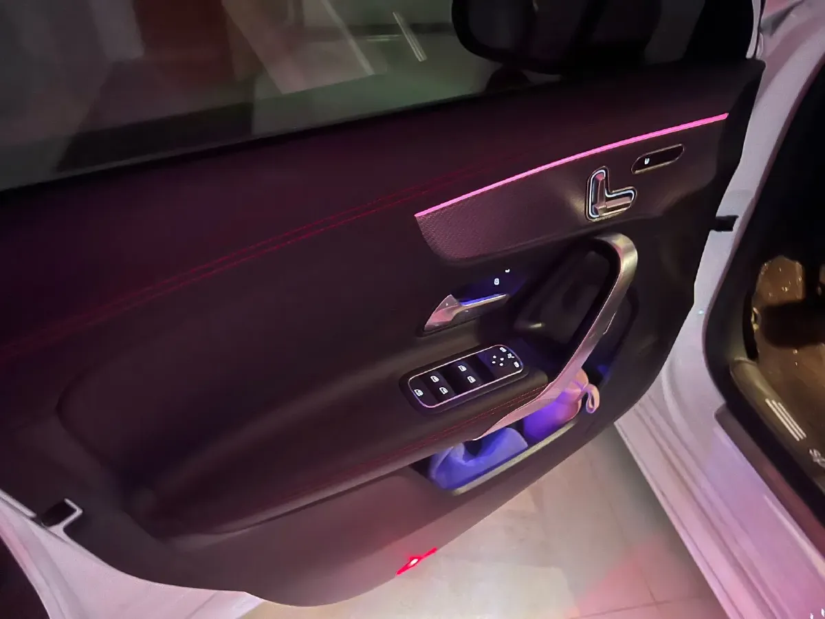 2025 Mercedes-Benz A Class 1.3T 163HP L4 7DCT,autocango,china used car exporter,china ev exporter,chinese used car exporter,chinese used ev exporter