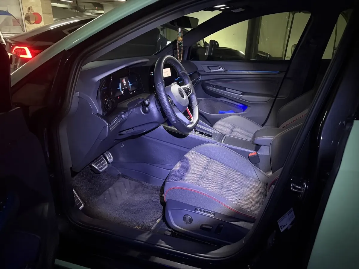 2023 Volkswagen GolfGTI 2.0T 220HP L4 7DCT,autocango,china used car exporter,china ev exporter,chinese used car exporter,chinese used ev exporter