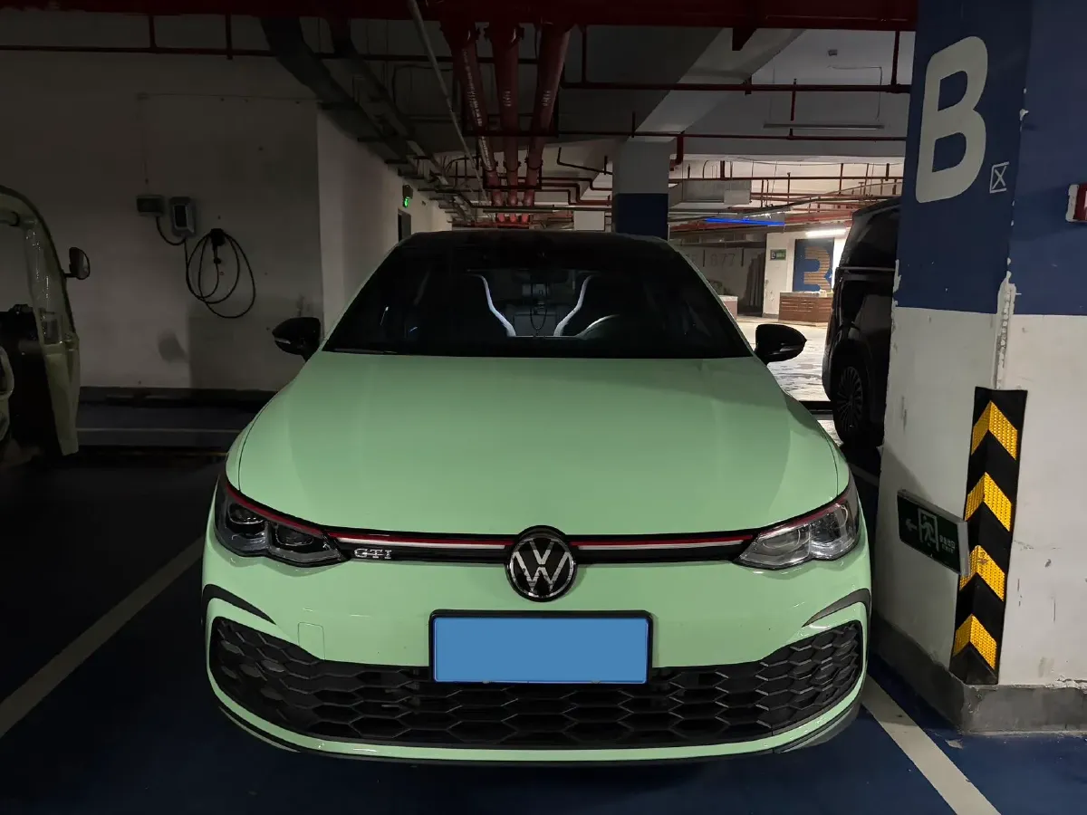 2023 Volkswagen GolfGTI 2.0T 220HP L4 7DCT,autocango,china used car exporter,china ev exporter,chinese used car exporter,chinese used ev exporter