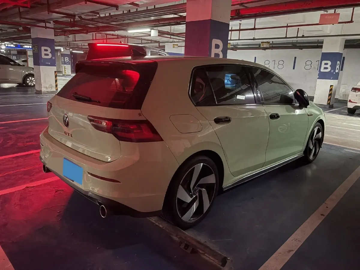2023 Volkswagen GolfGTI 2.0T 220HP L4 7DCT,autocango,china used car exporter,china ev exporter,chinese used car exporter,chinese used ev exporter