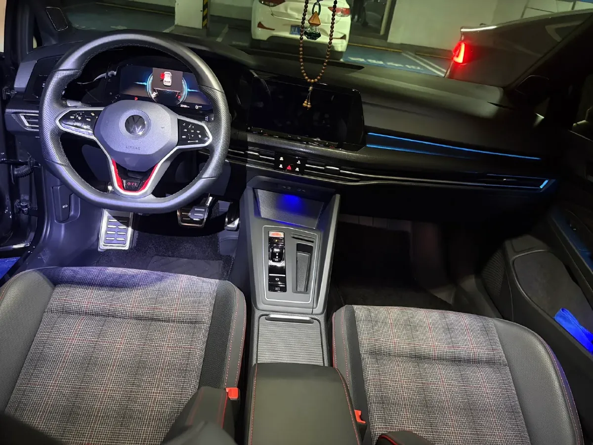 2023 Volkswagen GolfGTI 2.0T 220HP L4 7DCT,autocango,china used car exporter,china ev exporter,chinese used car exporter,chinese used ev exporter